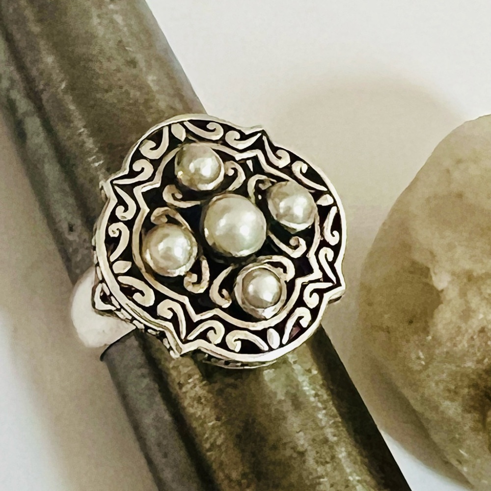 Janice Girardi Elegant Silver Pearl Ring